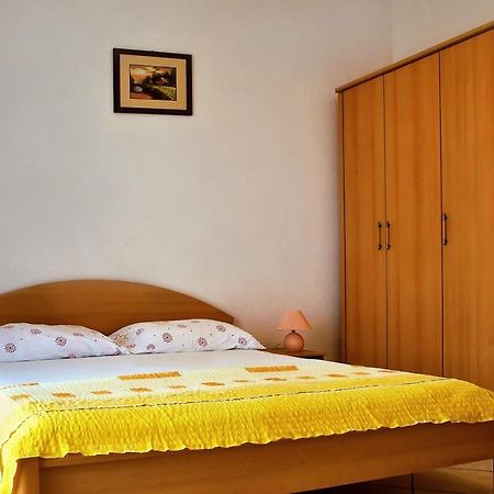 Apartments Iko 奥米什 外观 照片