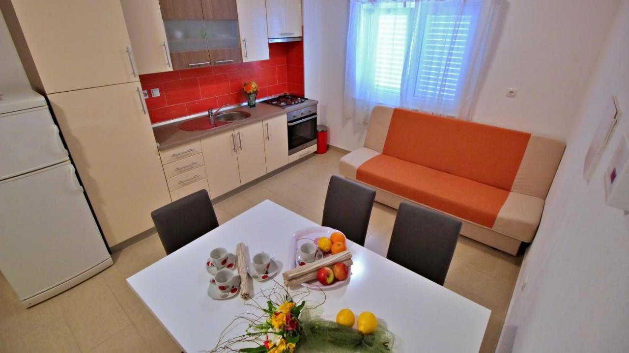 Apartments Iko 奥米什 外观 照片