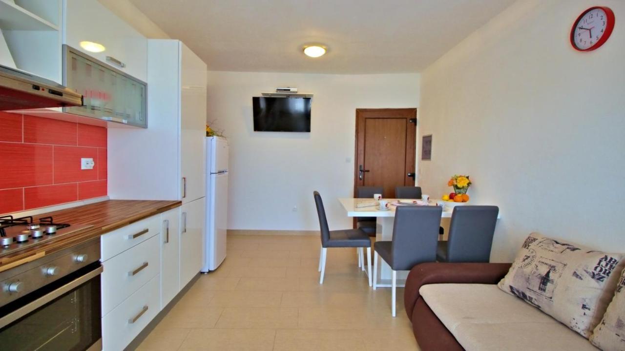 Apartments Iko 奥米什 外观 照片