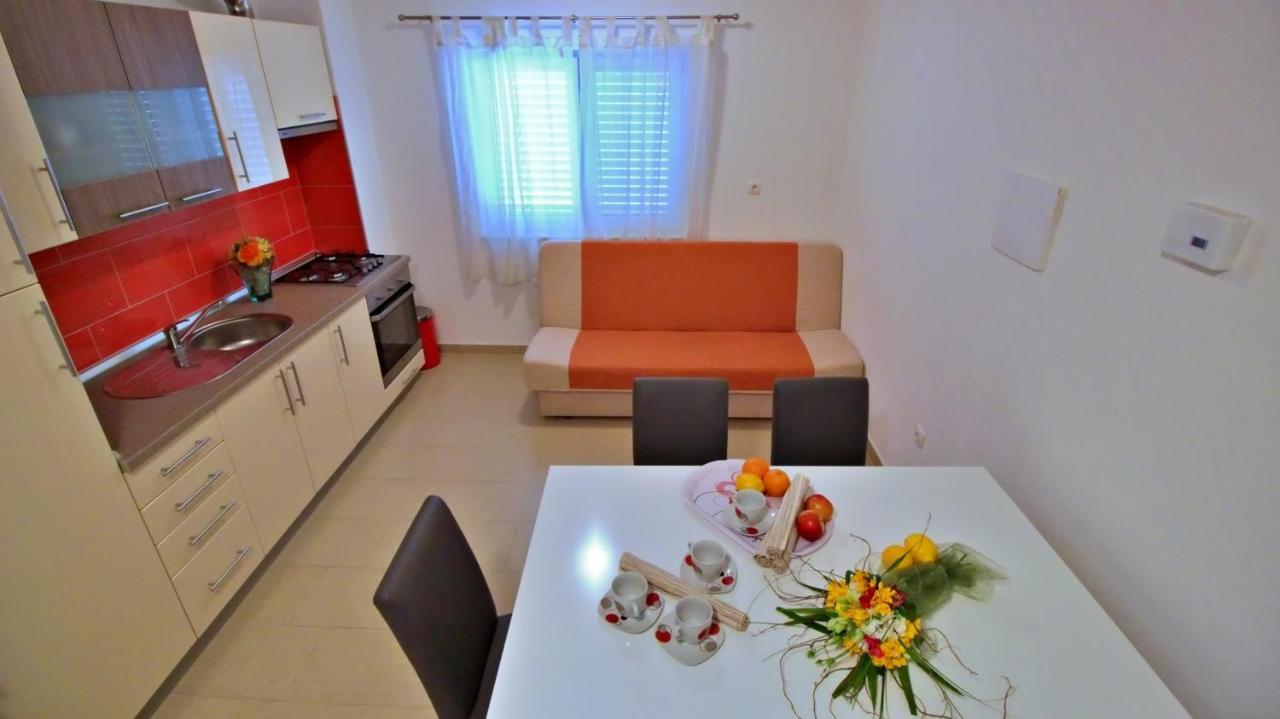 Apartments Iko 奥米什 外观 照片