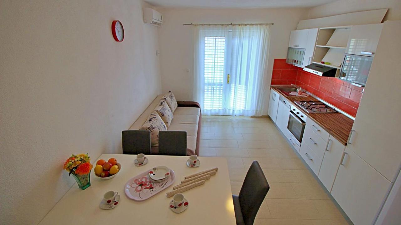 Apartments Iko 奥米什 外观 照片