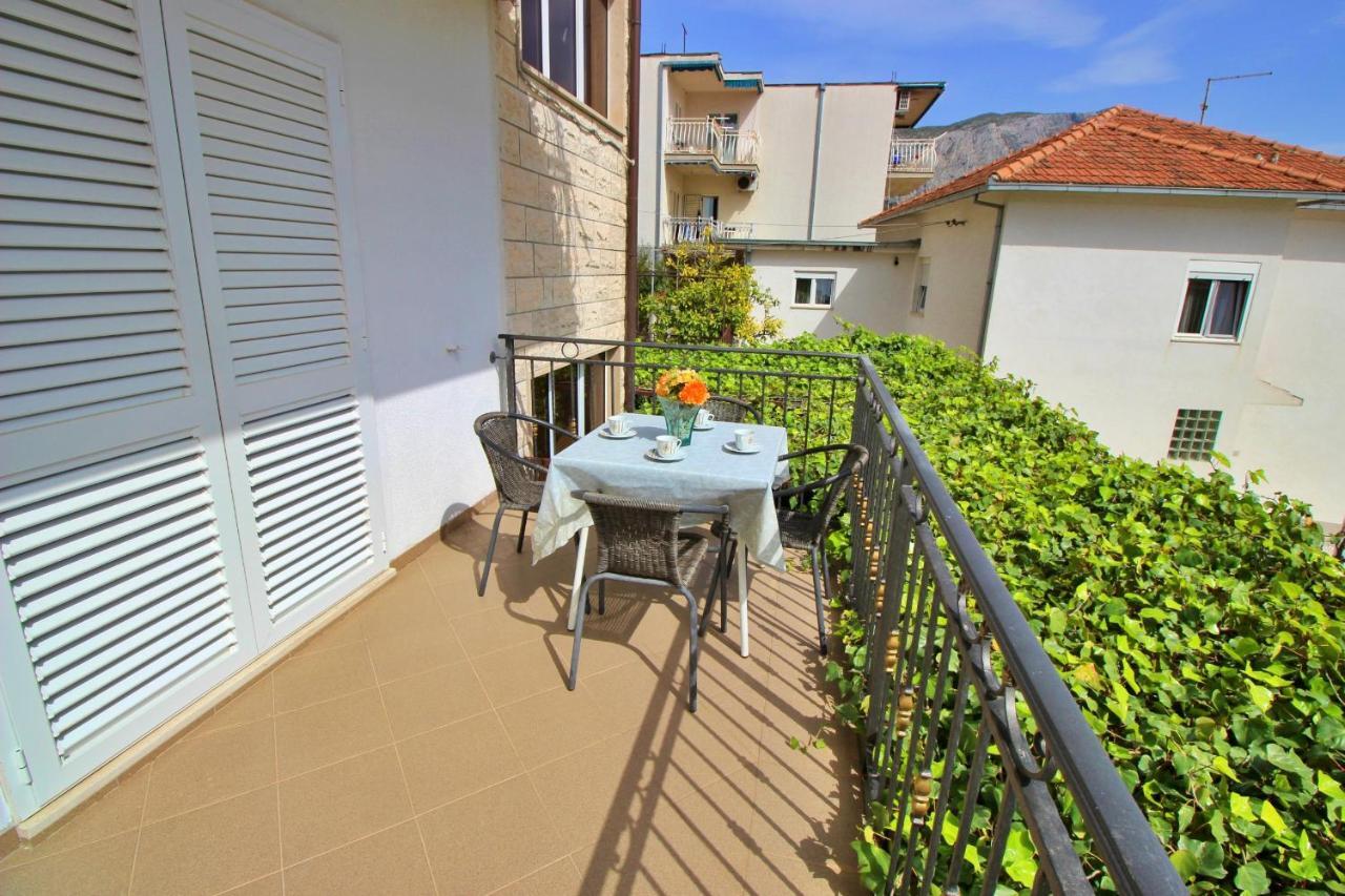 Apartments Iko 奥米什 外观 照片