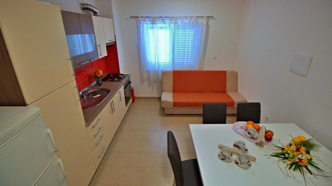 Apartments Iko 奥米什 外观 照片