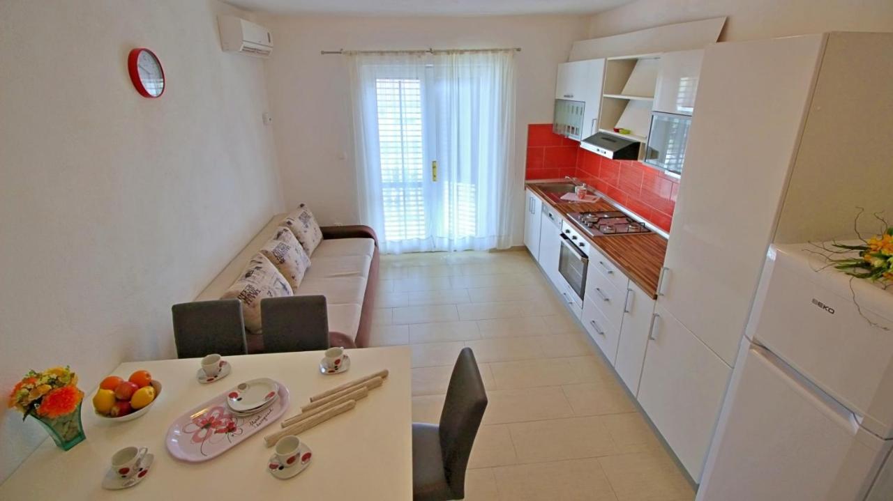 Apartments Iko 奥米什 外观 照片