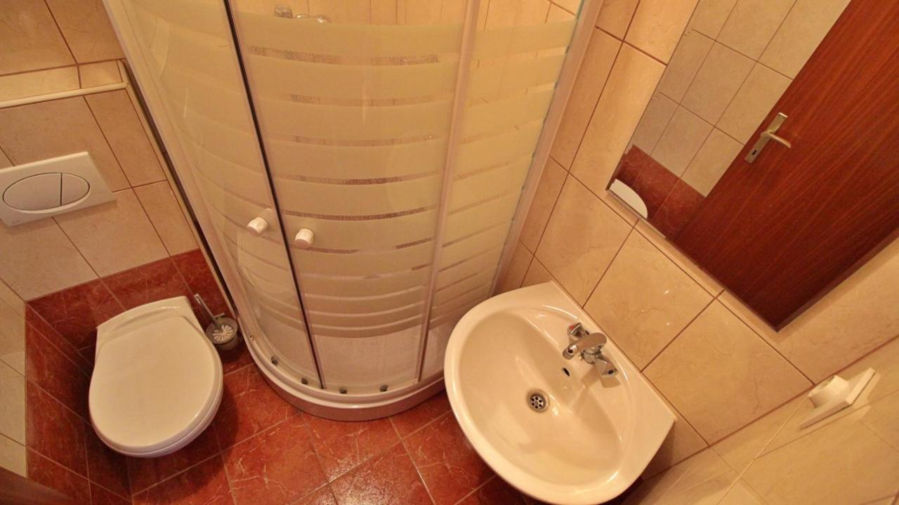 Apartments Iko 奥米什 外观 照片