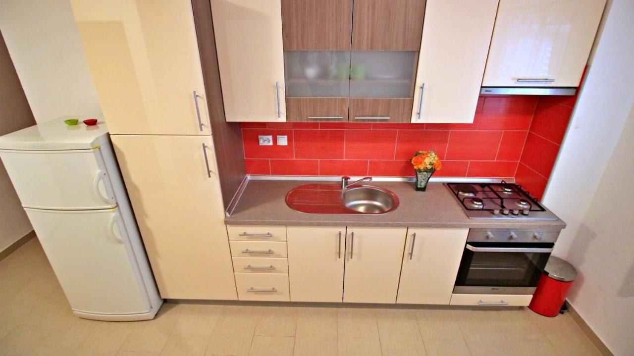 Apartments Iko 奥米什 外观 照片